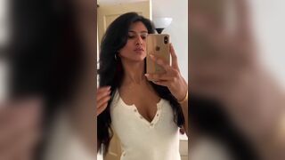 Hot Babe With Tight Sexy Boobs Mirror Video