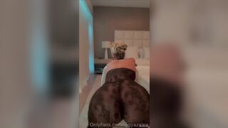 Iggyazalea Shaking And Twerking her Huge Bouncy Booty Onlyfans Video