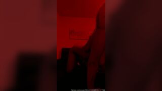 Makemesquirt1 Sexy Babe With Juicy Boobs Showing Off Booty Fansly Video