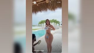 Officiallyblahgigi Milf Showing Jiggling Booty Video
