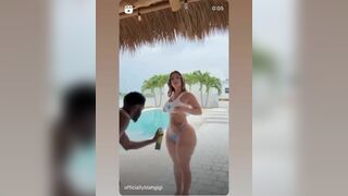 Officiallyblahgigi Milf Showing Jiggling Booty Video