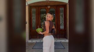 Pretty Sexy Blonde With hot Ass In Pants Video