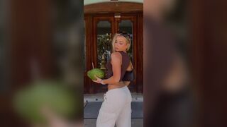 Pretty Blonde With Thicc Ass Video