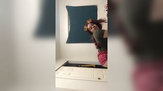 Ariyana Pretty Busty Girl twerking Bubblebutt On Cam Video