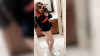 Ariyana Cute Girl Showing Herself On Mirror Video