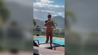 Samyof Pretty babe In Bikini Dancing While Showing Herself Onlyfans Video
