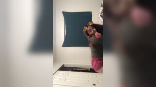 Hot gf Shaking her Big Booty For Bf Video