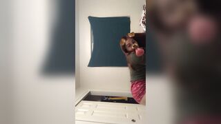 Hot gf Shaking her Big Booty For Bf Video