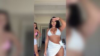 Ririmg Sexy Babe Showing Off Boobs While Dancing Tiktok Video
