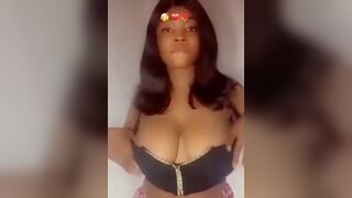 Sexy Ebony Babe Reveals Her Huge Boobs Video