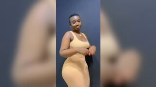 Sexy Huge Booty Dark Skinned babe Showing off Video