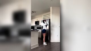 Gym Girl Shows Her Fit Body Teasing Video