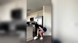 Gym Girl Shows Her Fit Body Teasing Video