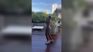 Pretty Asian Fitness Slut With Wearing A Hot Dress Mirror Cam Video