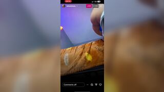 Leledelulu Sexy Redhead Twerking and Shaking her Juicy Booty Cheeks Video