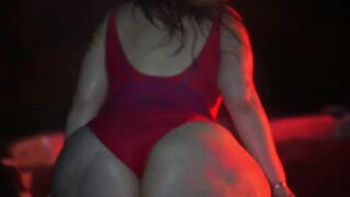 Princessspear BBW Milf Humping On A pool Onlyfans Video