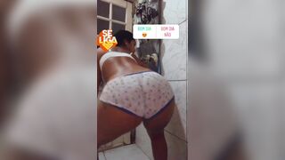 Horny Girl Shaking And Twerking Hot Booty Cam Video