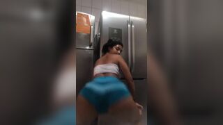 Horny Girl Twerking Sexy Booty Video