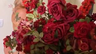 Mils Exposing Her Big Booty Video