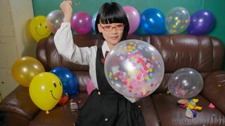 Eri Kitami Nerdy Asian teen Showing Off Booty Onlyfans Video