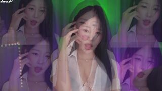 Haru S2 Pretty Asian Teen Exposing Boobs and Booty While Dancing Video