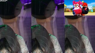 Haru S2 Pretty Asian Exposes her Boobs While Dancing on Live Video