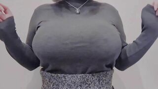 Mikansui Sexy babe Exposing her Bouncing Boobs Video