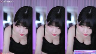 Chujeong Hot Busty Asian Exposing Her Bouncing tits and Shaking Booty On Live Video