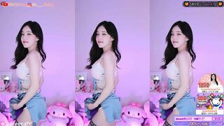 Chujeong Pretty Asian Shaking and Showing off booty Video