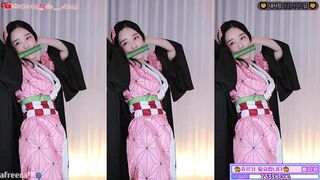 Chujeong Sexy Asian Beauty Shaking her Hot Booty And Showing Off on Cam Live Video