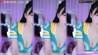 Chujeong Hot busty Asian Babe Shaking Booty on cam Video