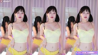 Chujeong Asian dancing While Exposing her Tight booty On Mirror Afreecatv Video