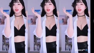 Han Jina Asian Busty With Juicy boobs Dancing On Live Afreecatv Video