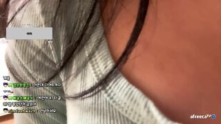 Han Jina Showing off her Big Boobies On Live Cam Video