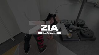 Zia Hottie Loves Exposing her Half naked Hot body On cam Video