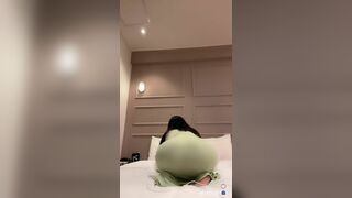 Kimjeewoo529 Showing off her Hot Curvy Big Booty on Cam Video