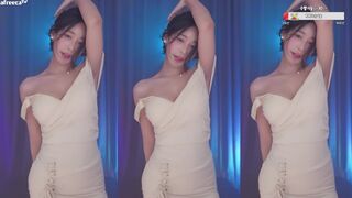 Haru Gets Her Boobies Exposed While Dancing Afreecatv Video