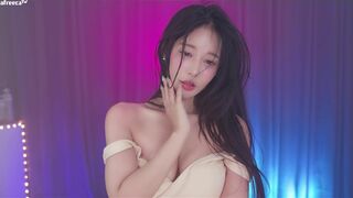Haru Asian Horny Dancer Loves Showing off Her Big Boobs on Live Afreecatv Video