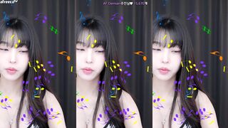 yin2618 Hot Asian Model Exposing her Bouncy Tits On Live Cam Video