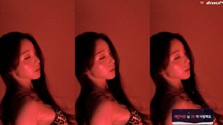 Unina__ Teasing Her Big Round Tits While Dancing AfreecaTV Video