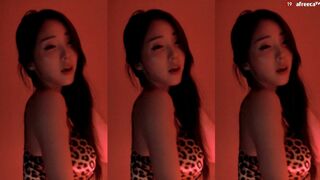 Unina__ Teasing Her Big Round Tits While Dancing AfreecaTV Video