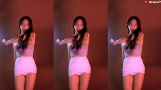 Unina With Big Boobs Flashing Them WHile Dancing Afreecatv Video