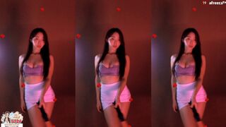 Unina Shows Off  her Thicc Ass and Boobs WHile Dancing on Live Afreecatv Video
