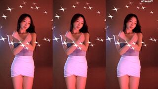 Unina Exposes Her Tight Big Boobs and Booty While Dancing Afreecatv Video