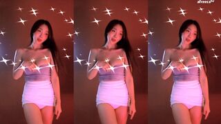 Unina Exposes Her Tight Big Boobs and Booty While Dancing Afreecatv Video