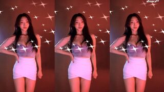 Unina Exposes Her Tight Big Boobs and Booty While Dancing Afreecatv Video