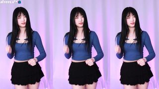 Yjk011599 Pretty Gorgeous Asian Teen Dancing and Showing off Video