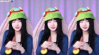 Yjk011599 Pretty Asian Cutie Showing Off On Live Video