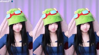 Yjk011599 Pretty Asian Cutie Showing Off On Live Video