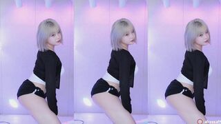 Korean Naxttyy1358 Blondie Shaking Her Juciy Booty on Cam Afreecatv Video